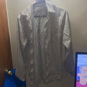 L.L. Bean 100% cotton made in Hong Kong size medium long sleeve button up shirt